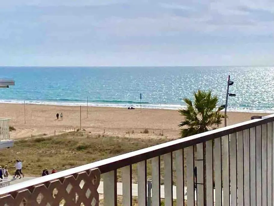 Beachfront Apartment Castelldefels España
